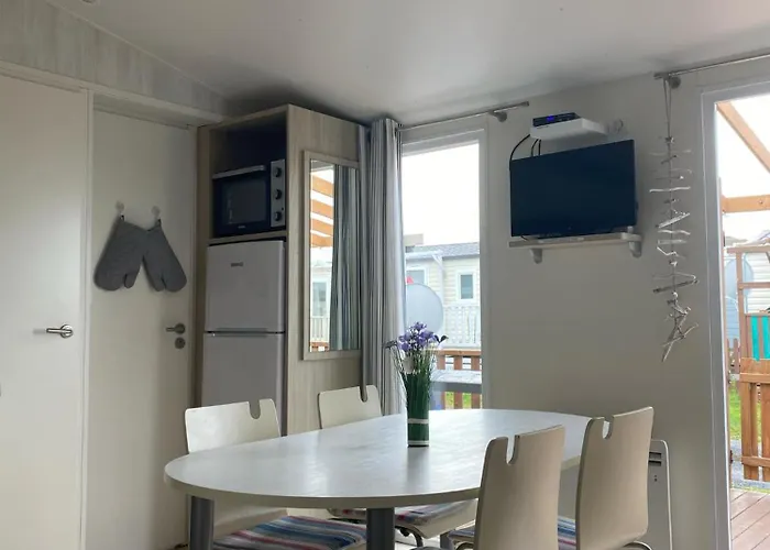 Les Pieds Dans L Eau Camping